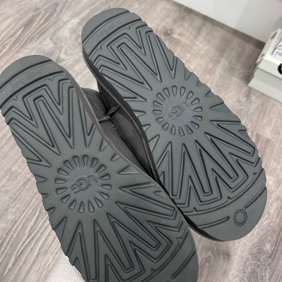 NWOT UGG Classic Mini II Genuine Shearling Lined Boot (Women) - Picture 7 of 8